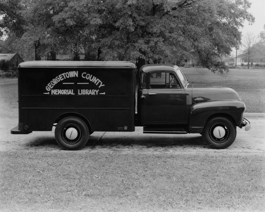  Chevrolet 3800 Bookmobile by Rock Hill Body Company 1953 года  (фото 1 из 1)